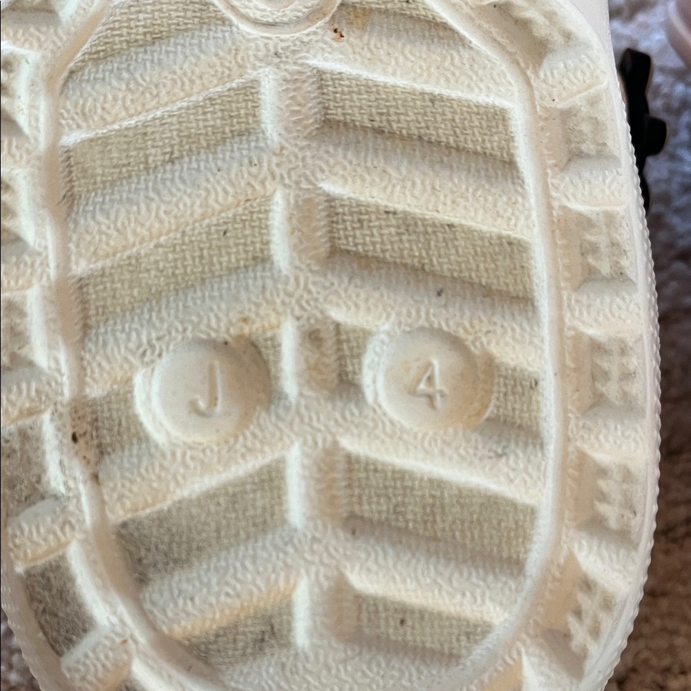 CROCS Red Minnie Mouse - Picture 4 of 5